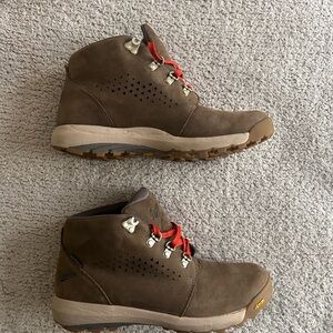 Danner Inquire Chukka boot